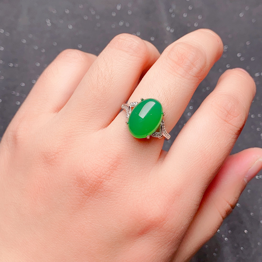 Elegant Natural Green Chalcedony Ring in 925 Sterling Silver – Luxurious Adjustable Gemstone Ring, Ideal Gift for Valentine’s, Mother’s Day & Christmas