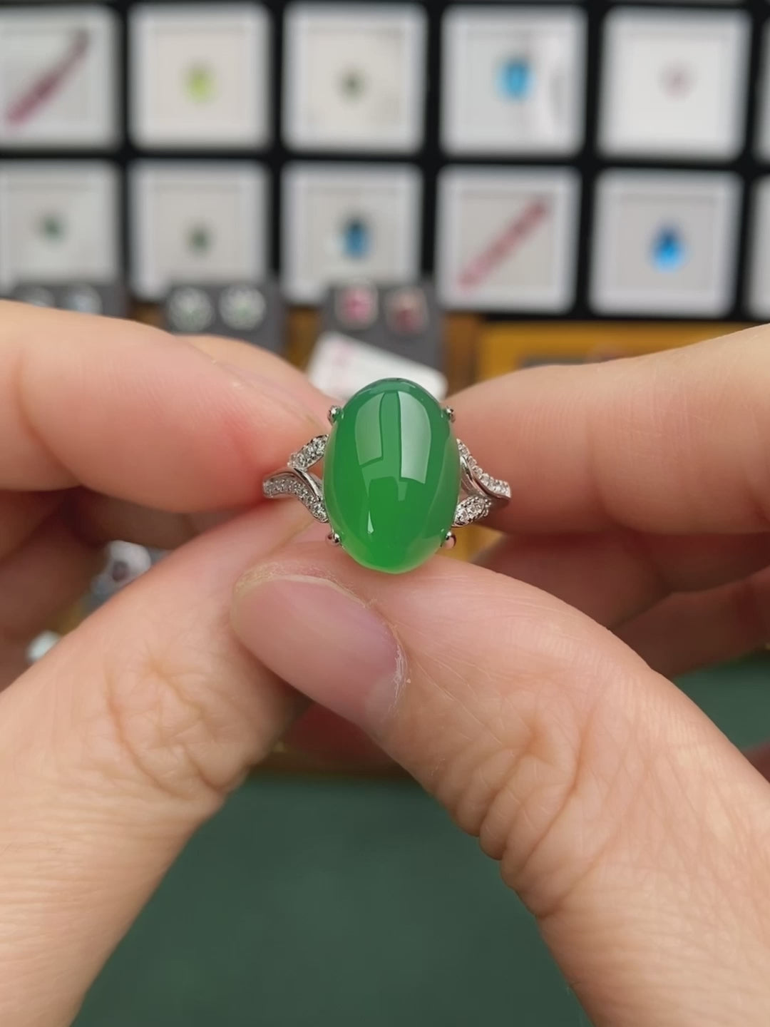 Elegant Natural Green Chalcedony Ring in 925 Sterling Silver – Luxurious Adjustable Gemstone Ring, Ideal Gift for Valentine’s, Mother’s Day & Christmas